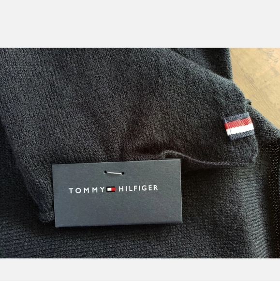 TOMMY HILFIGER "H" Block Font Soft Acrylic Knit Scarf 68"x24" + Scarf Hanger - Picture 6 of 7